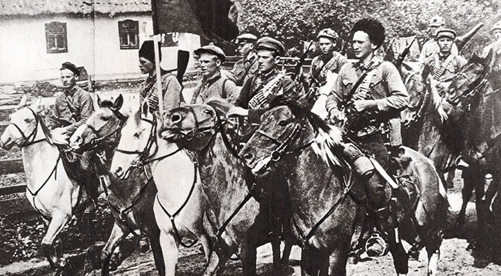 Il consolidamento del potere bolscevico nel Turkestan e le mire su India e Cina narrate da Peter Hopkirk in «Avanzando nell’Oriente in fiamme»