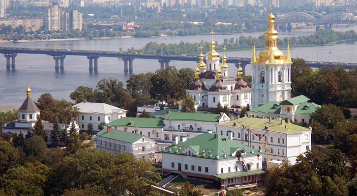 Ucraina. Kyiv il monastero del Lavra sulla collina che sovrasta il Dnipro